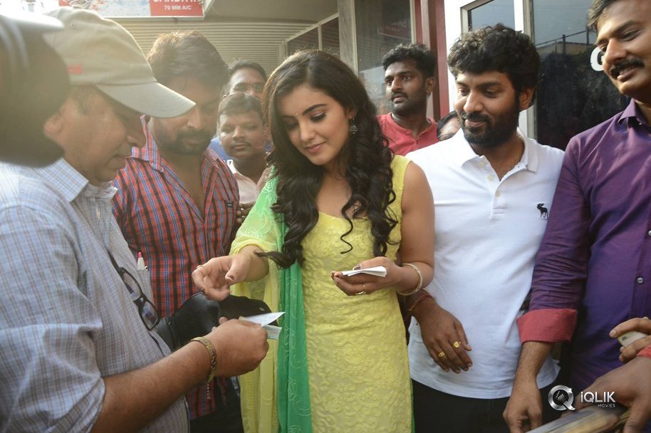 Nela-ticket-Team-Sells-Tickets-at-Sandhya-Theatre